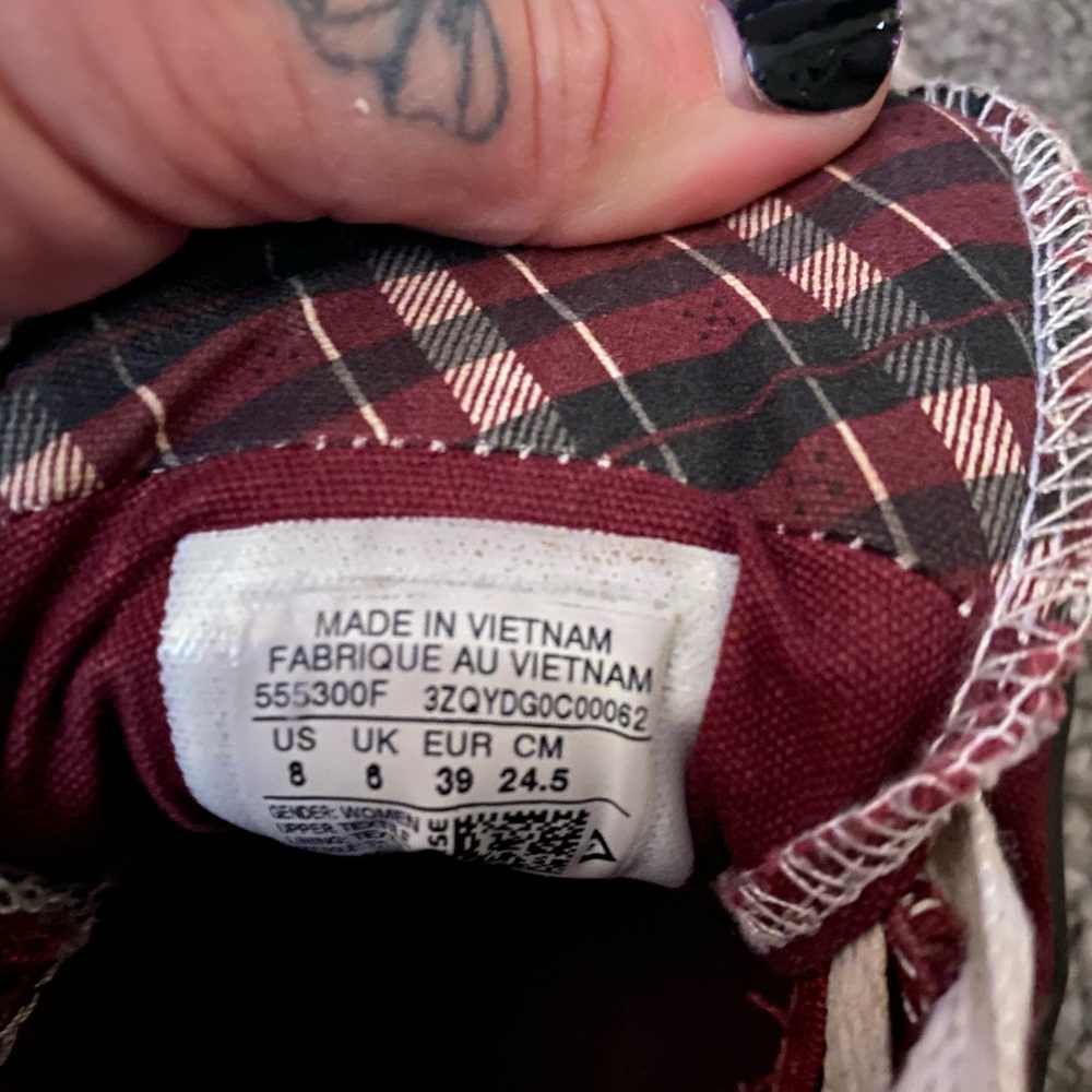 Burgundy converse - Picture 3 of 3